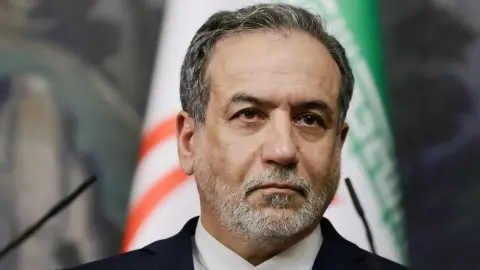 بلومبرگ: پیشنهاد عراقچی برای بازگشت بازرسان هسته‌ای در ازای کاهش تحریم‌ها