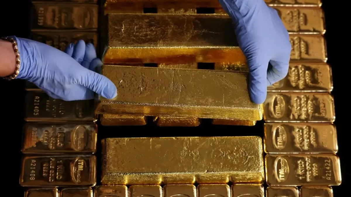 سایه سنگین «دلار» بر سر بازار فلزات / اونس طلا در سراشیبی قیمت